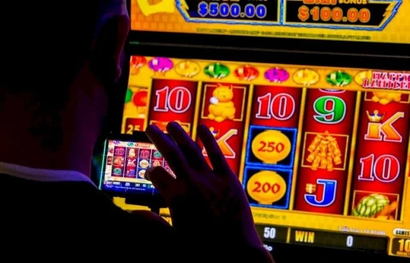Mengeksplorasi Keberuntungan di Dunia Slot Online: Antara Hiburan dan Risiko